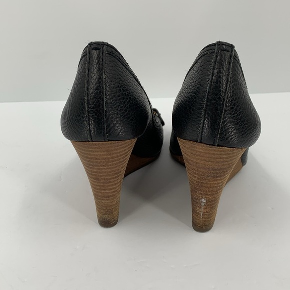 Tory Burch Amanda wedge black pebbled leather high shoe peeptoe gold logo 8 - Picture 5 of 7